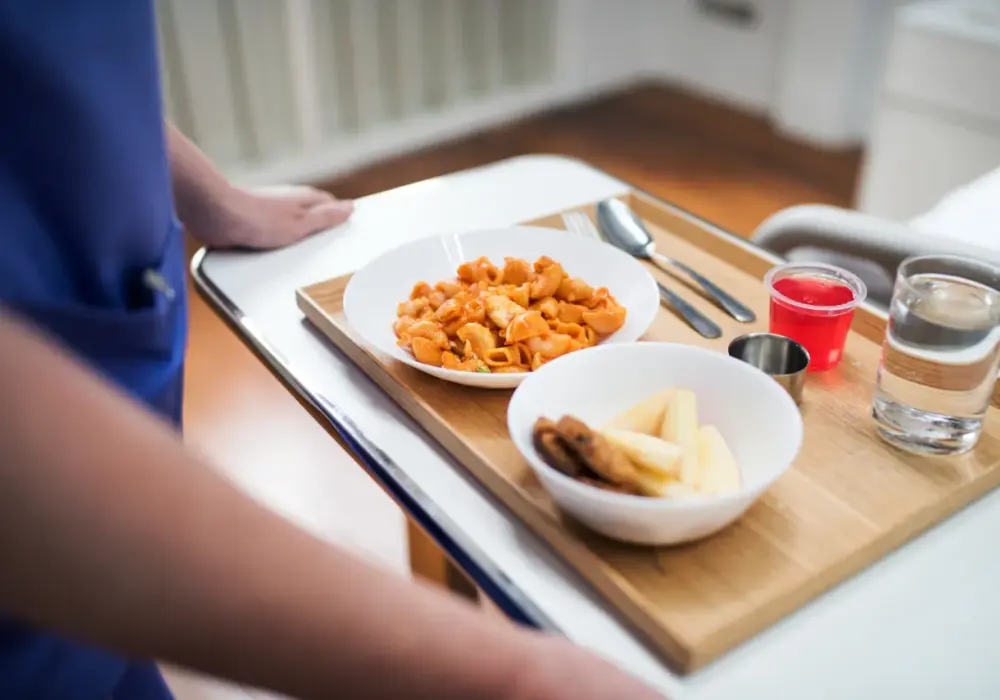 Jak zorganizować catering dla szpitali – kluczowe zasady i wymagania