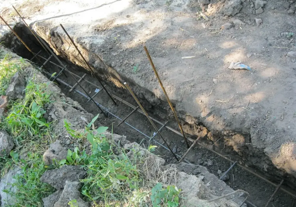 Czy zbroić fundament pod ogrodzenie: poznaj kluczowe wskazania eksperta