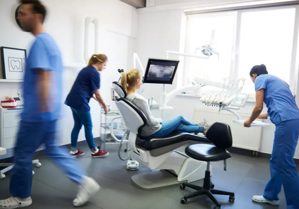 Czy ortodonta to dentysta? Odkryj kluczowe różnice i fakty