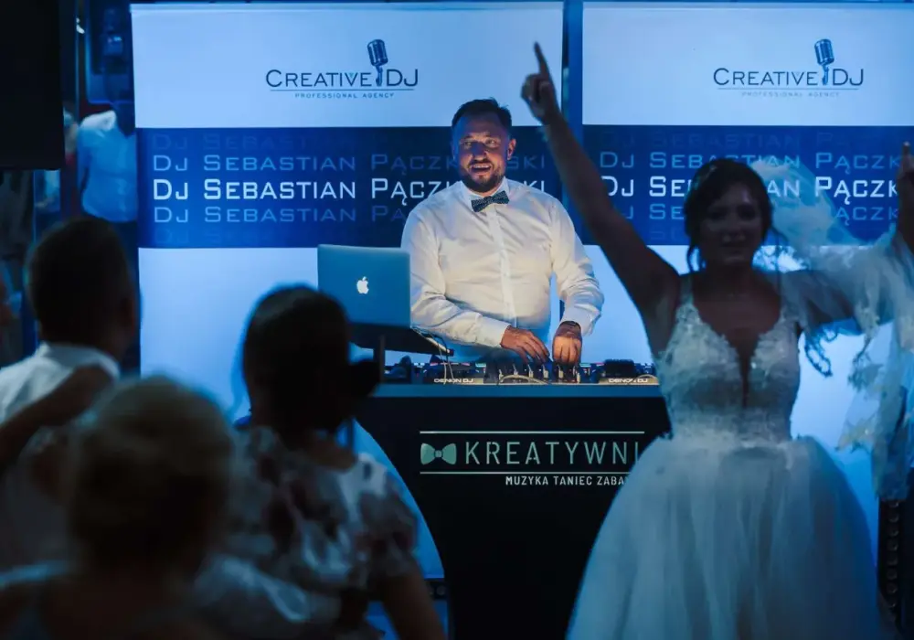Ile kosztuje DJ na wesele? Sprawdź stawki i uniknij przepłacania!