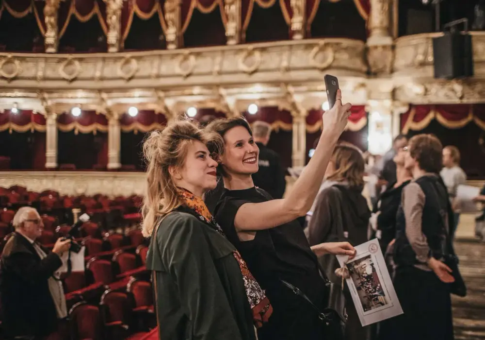 Nocne zwiedzanie teatru Słowackiego: odkryj tajemnice i historie