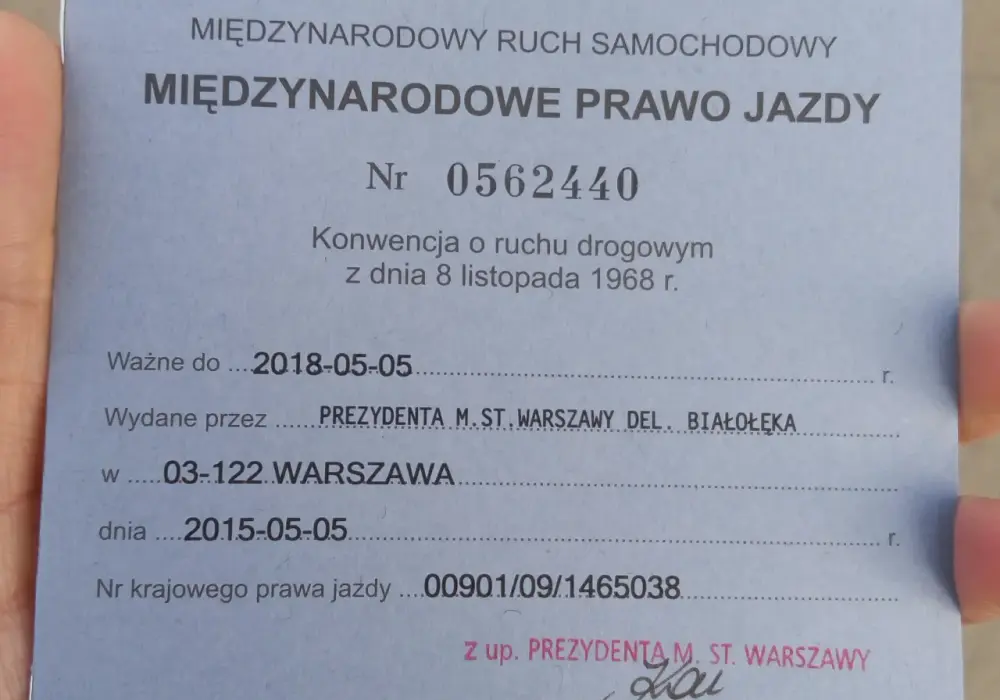 Jak wygląda międzynarodowe prawo jazdy? Kluczowe informacje i szczegóły