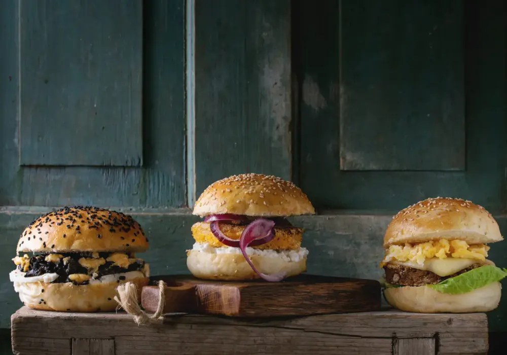 Ile kosztuje hamburger w USA? Zaskakujące różnice cenowe!