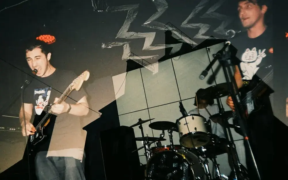 Perkusiści Foo Fighters – Jaką rolę pełnią w zespole i ich historia?