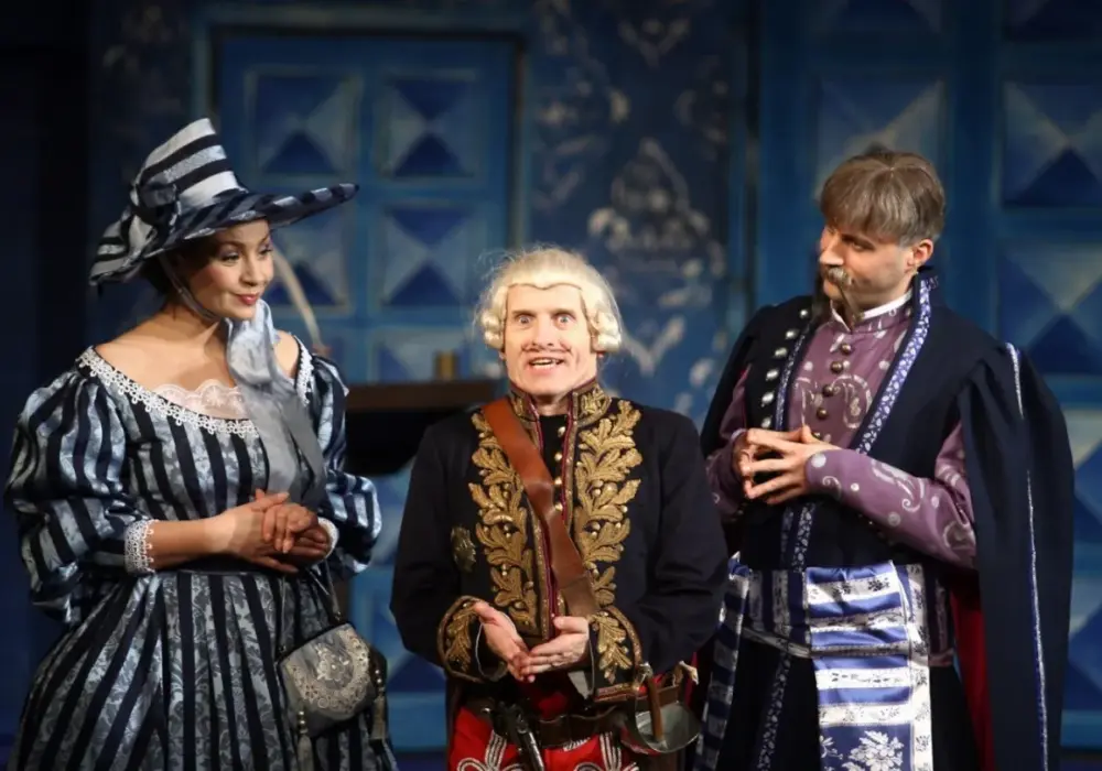 Kto wykonuje kostiumy i rekwizyty w teatrze? Poznaj ich tajemnice