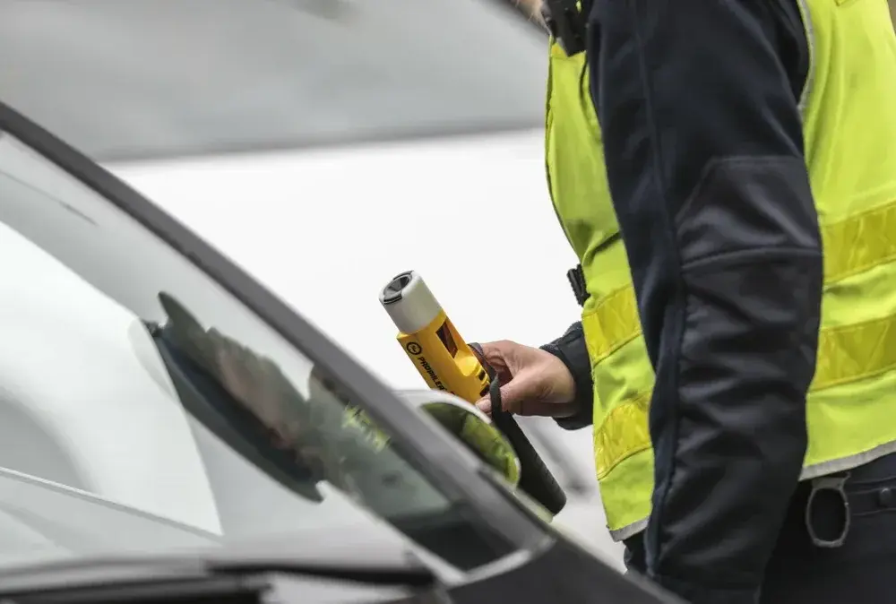 Dwa piwa ile promili? Sprawdź, jak alkohol wpływa na trzeźwość