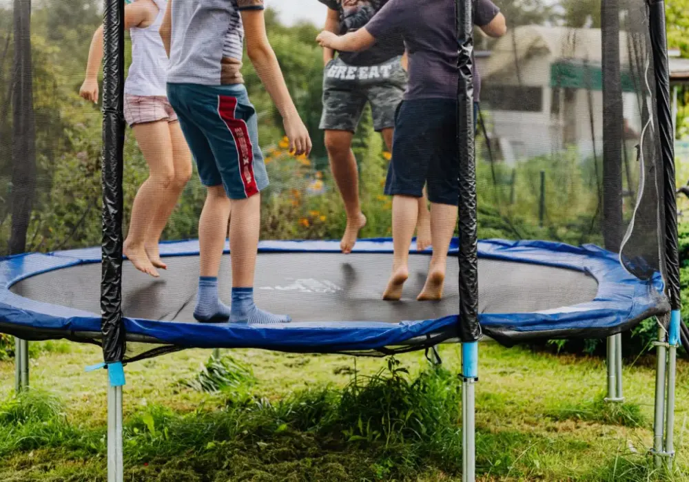 Najlepsza trampolina ogrodowa – wybierz bezpieczny i trwały model dla dzieci
