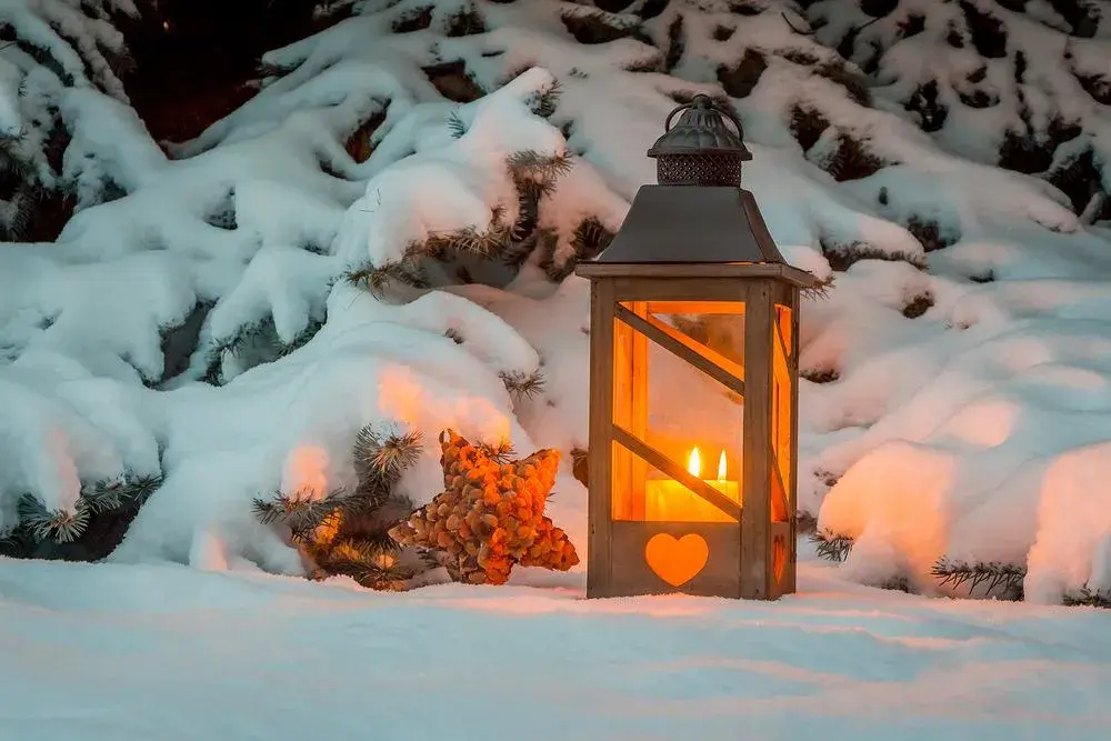 Co oznacza lampion w adwencie? Symbolika, tradycje i duchowość świąt
