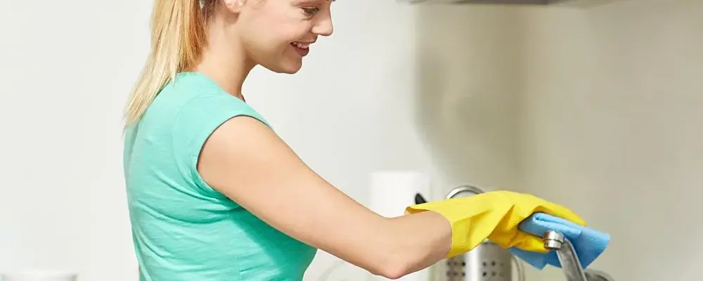 Jak usunąć kamień ze zlewu? Skuteczne metody na limescale