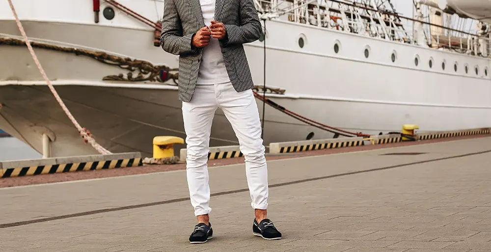 Buty sportowe do eleganckich spodni: Jak łączyć style?