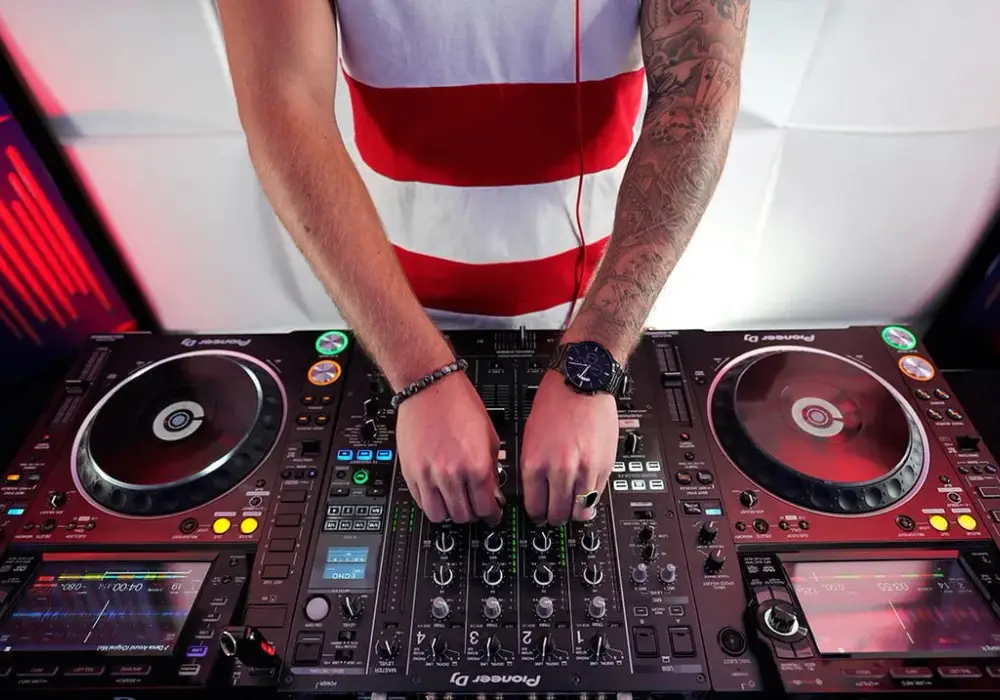 Jakie pytania zadać DJ na wesele? Lista, która uchroni cię przed błędami