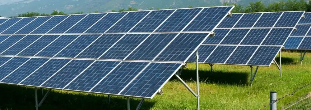 Zjawisko fotowoltaiczne – jak działa i dlaczego zmienia przyszłość energii?