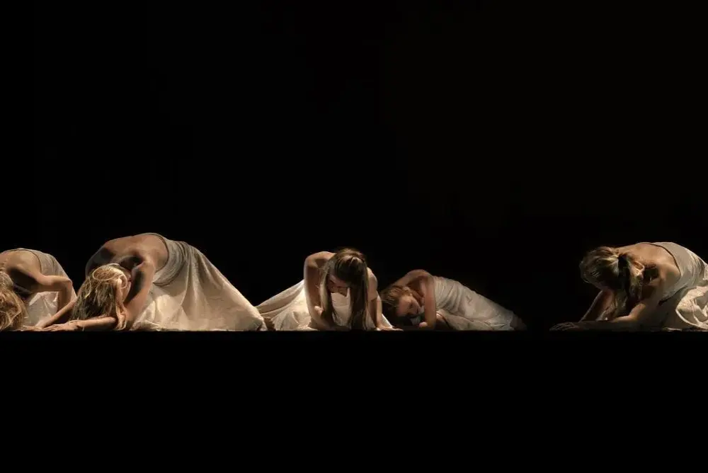 Vouchery do teatru Wrocław – idealny prezent na wyjątkowe chwile