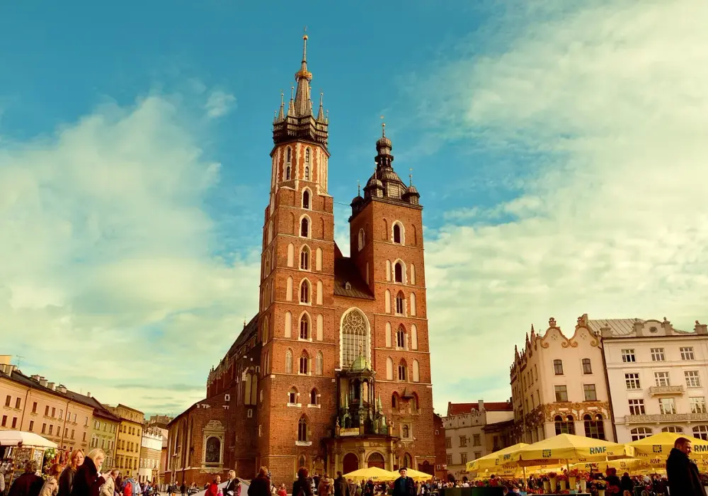 Ile trwa suma w kościele? Poznaj różnice w czasie mszy