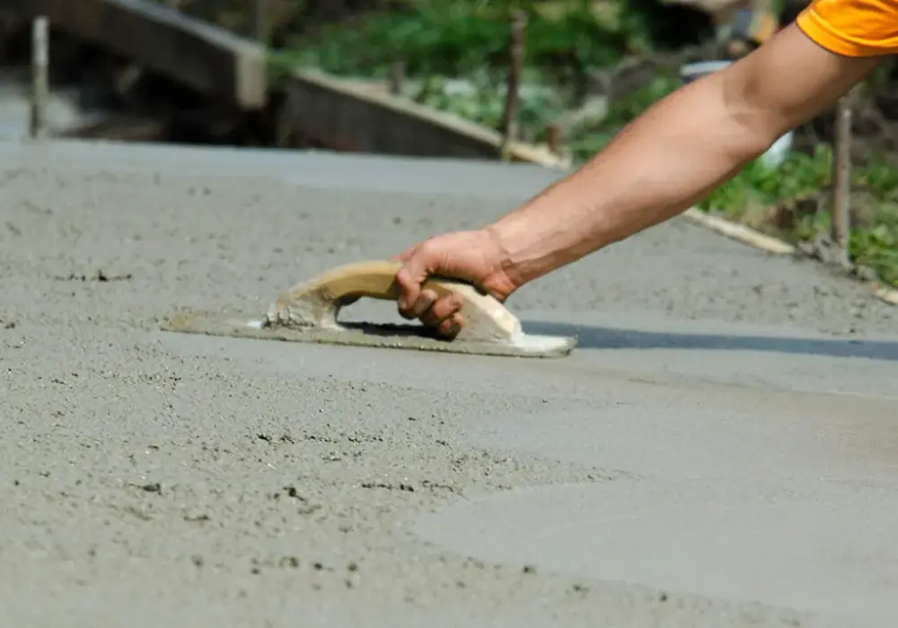 Jak długo wiąże beton w różnych warunkach i co warto wiedzieć
