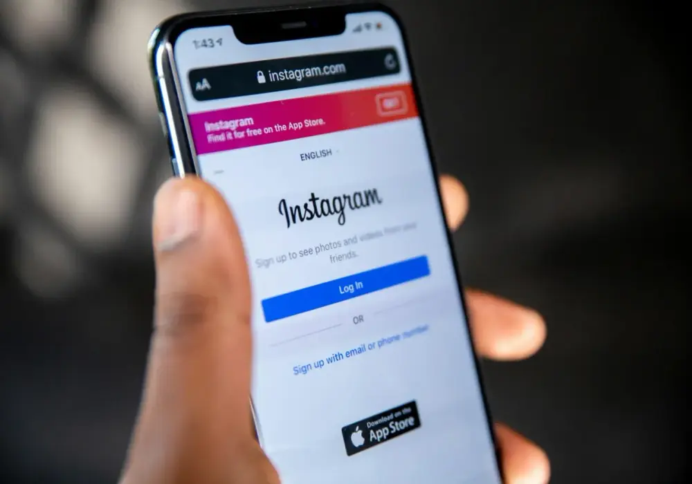 Jak pobrać film z Instagrama na telefonie - najlepsze aplikacje i porady
