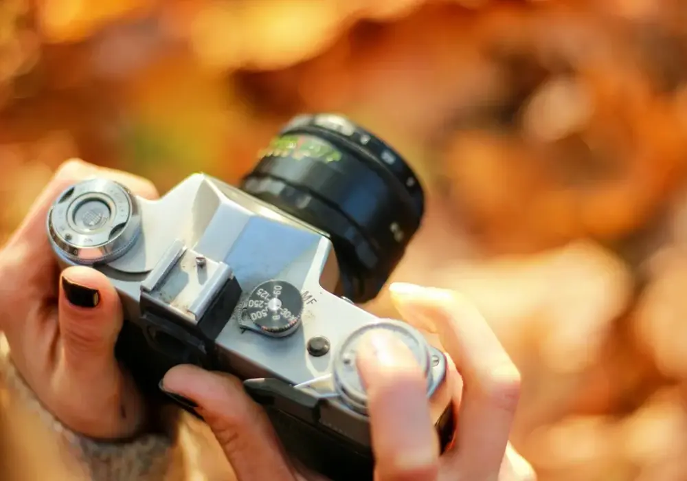Sztuka fotografii analogowej: jak robić zdjęcia jak profesjonalista