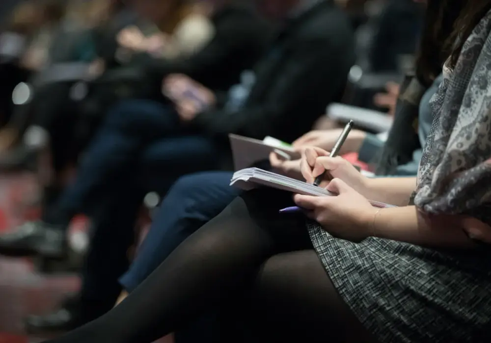 Technika eventowa krok po kroku – jak zaplanować nagłośnienie, oświetlenie i scenę?
