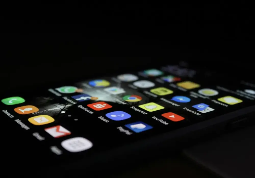 Najważniejsze trendy w projektowaniu gier mobilnych: co przyciąga graczy dziś?