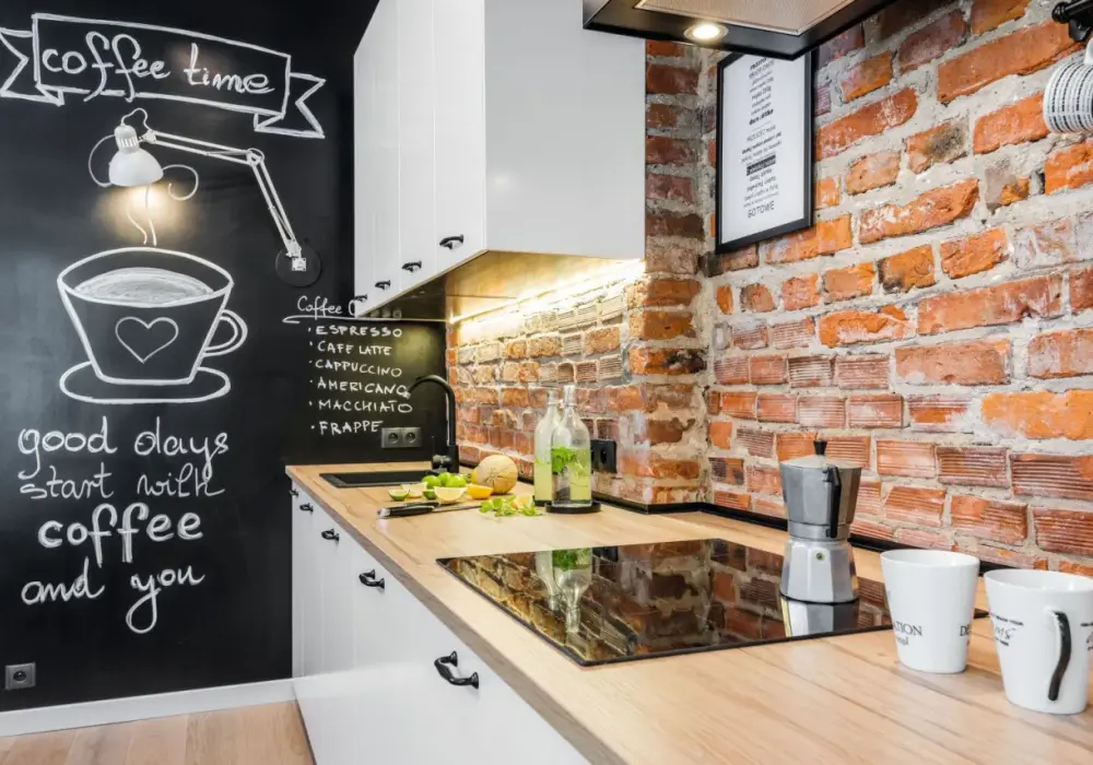 Inspirujące aranżacje z farbą tablicową w kuchni: 10 pomysłów