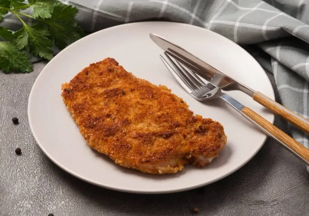 Ile kcal ma schabowy? Zaskakująca kaloryczność polskiego dania