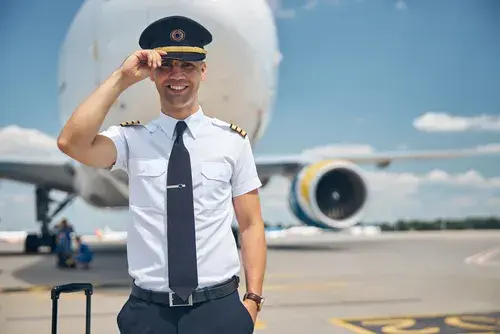 Ile zarabia pilot samolotu pasażerskiego? Zaskakujące fakty i różnice