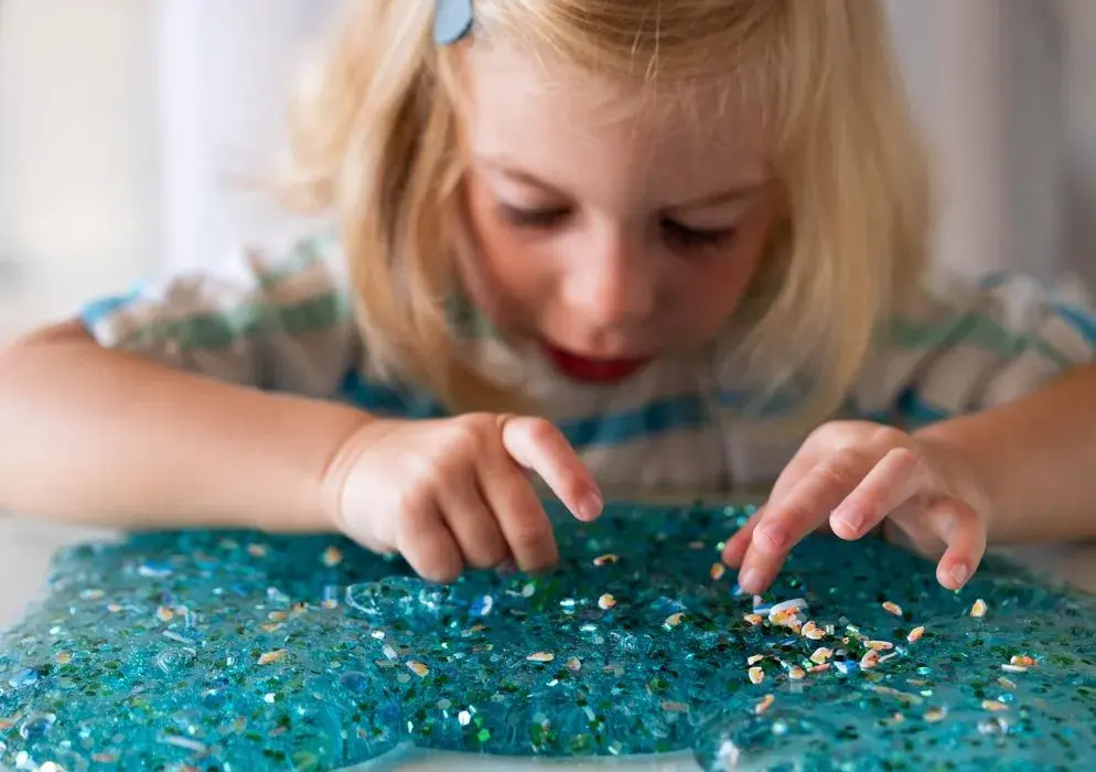 Skuteczne sposoby na usunięcie slime z dywanu: krok po kroku bez bólu