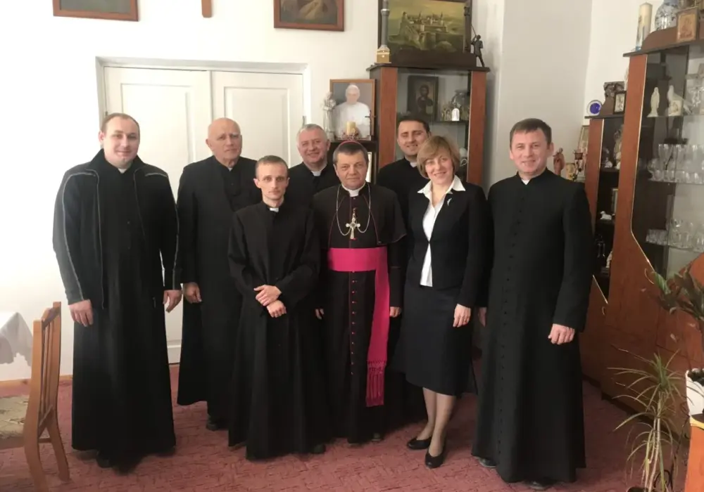 Sąd biskupi co to jest? Kluczowe informacje o jego funkcjach i strukturze