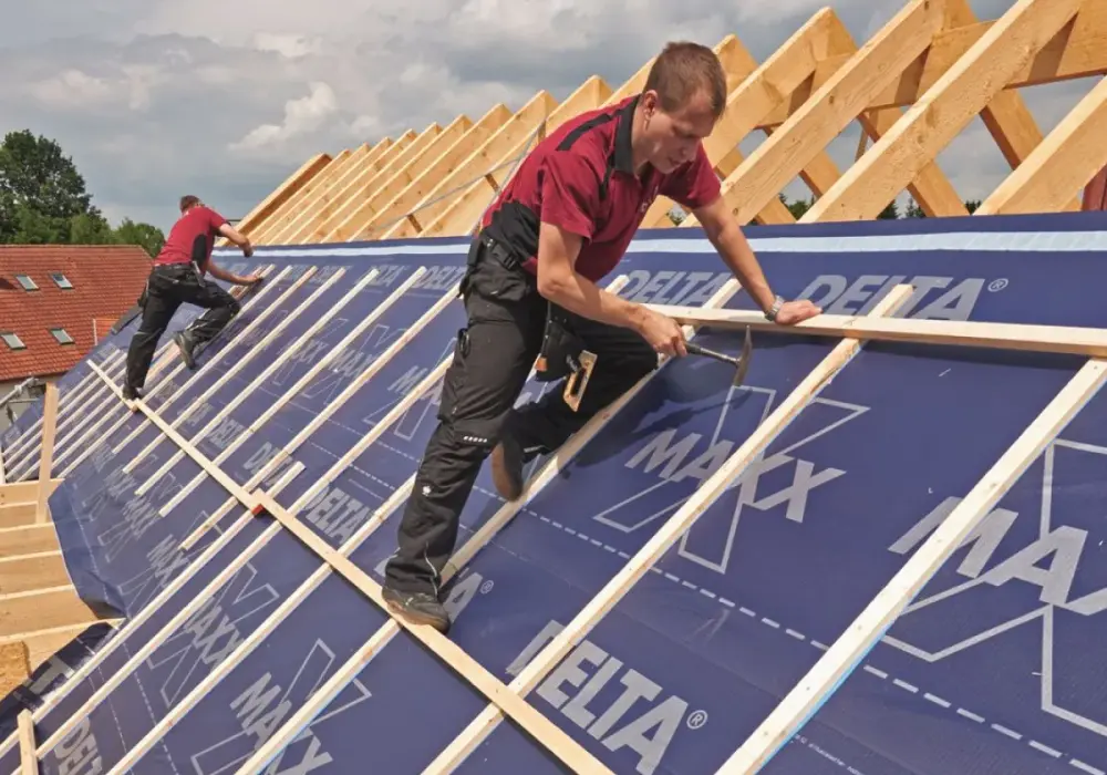 Jaka folia na dach pod dachówkę? wybierz najlepszą dla trwałej izolacji
