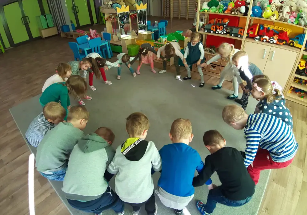 Zabawy integracyjne dla klas 4-6: 10 skutecznych pomysłów