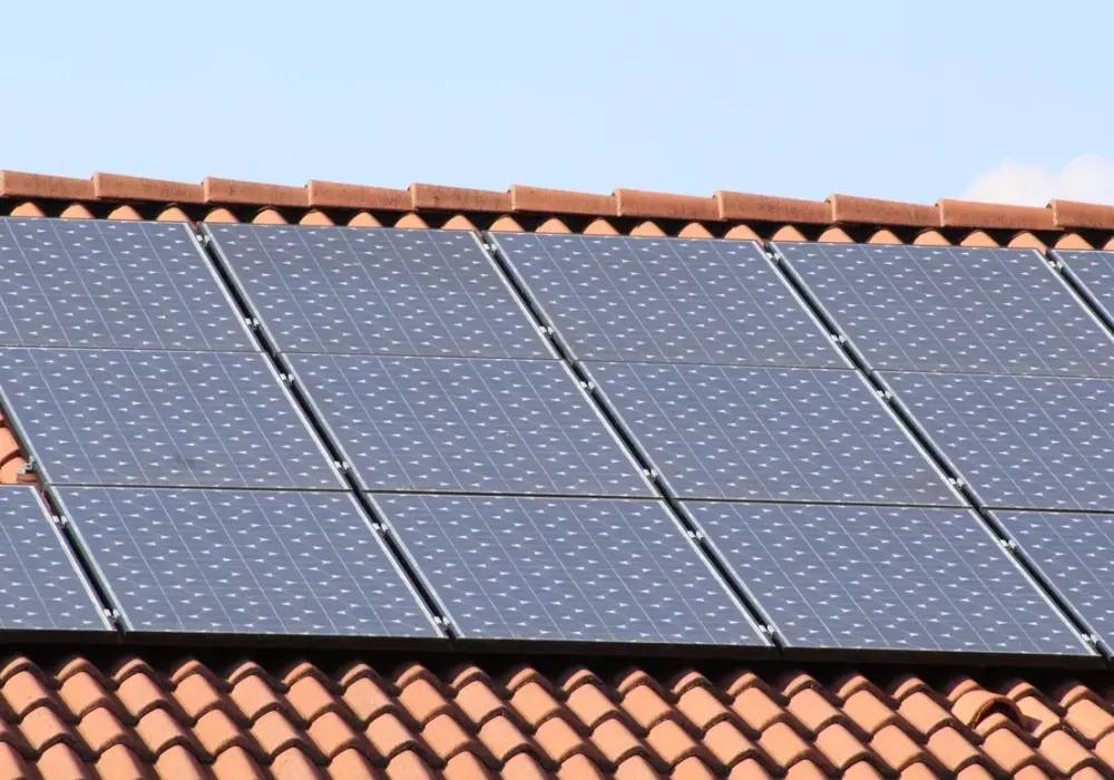 Najtańsze panele fotowoltaiczne: jak wybrać i oszczędzić na energii