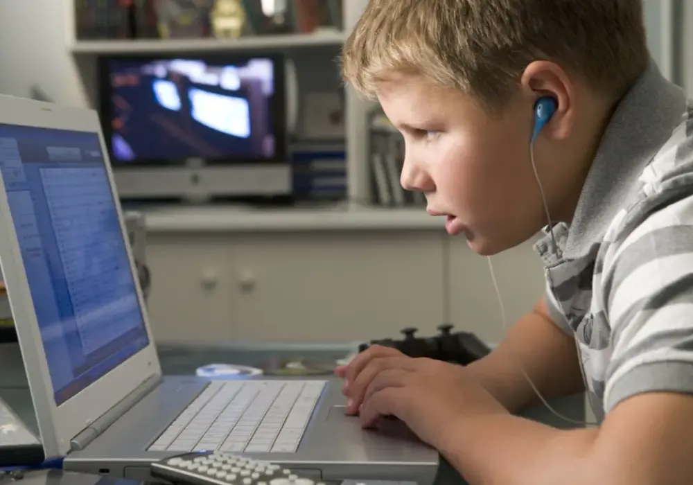 Czy uczniowie dostaną laptopy? Szczegóły programu i terminy dostaw