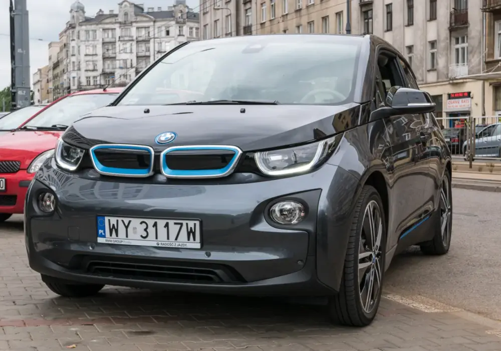 BMW i3 elektryczny: zalety, wady, zasięg i porównanie z konkurencją
