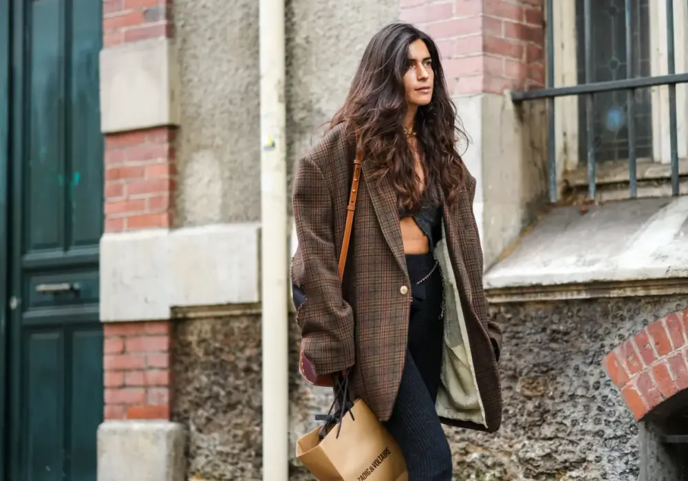 Stylizacja z marynarką w kratkę: trendy, porady i inspiracje na każdą okazję