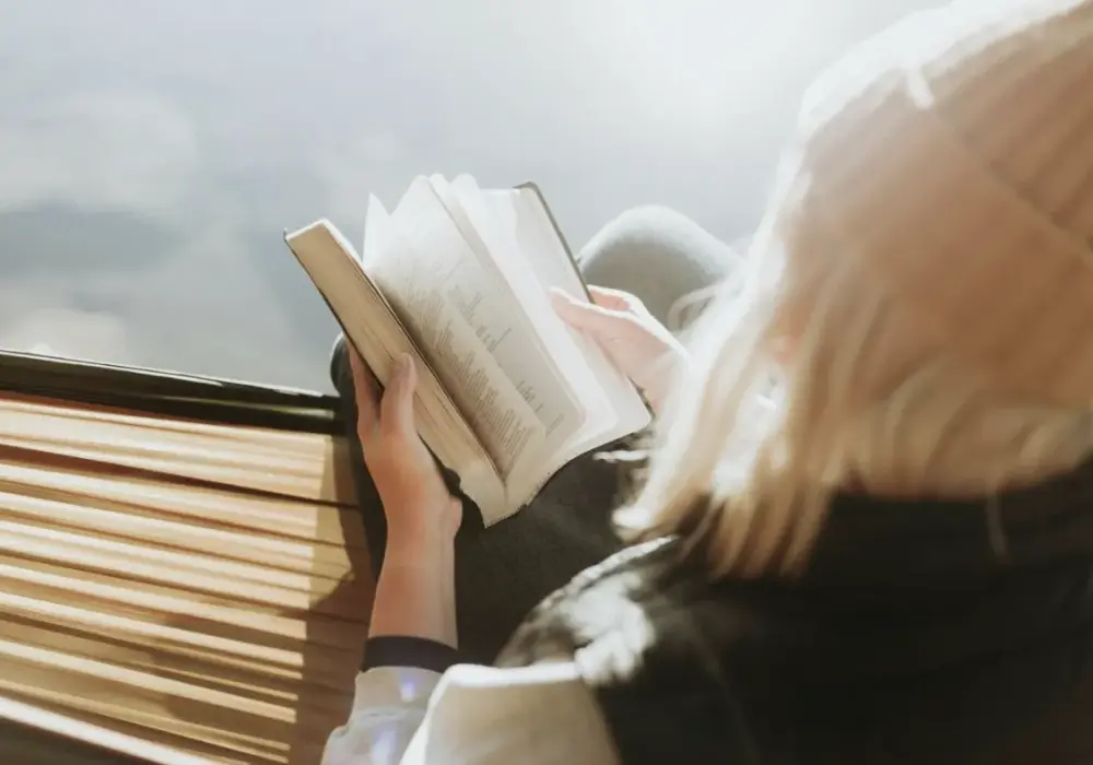 Gry karciane i rozgrywki losowe w literaturze: co wybrać do czytania?