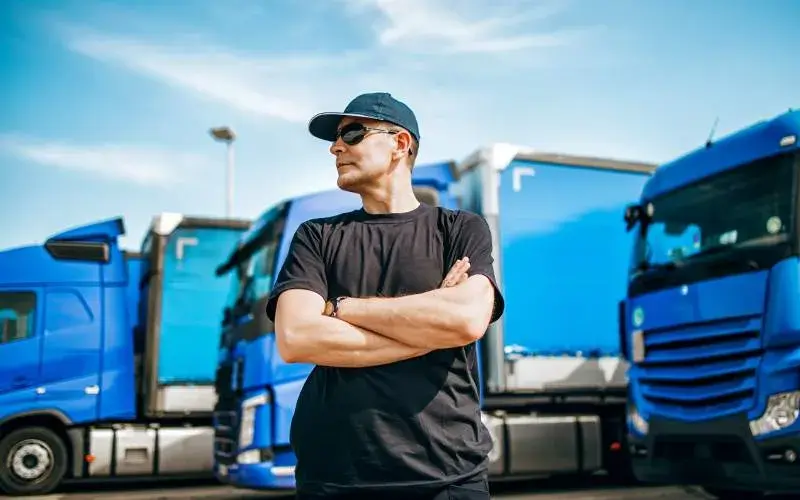 Ile zarabia kierowca międzynarodowy kat C+E? Zaskakujące stawki w transporcie