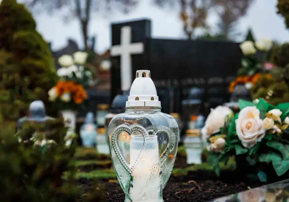 Te symbole religijne umieszczane są na niemal każdym nagrobku — sprawdź dlaczego