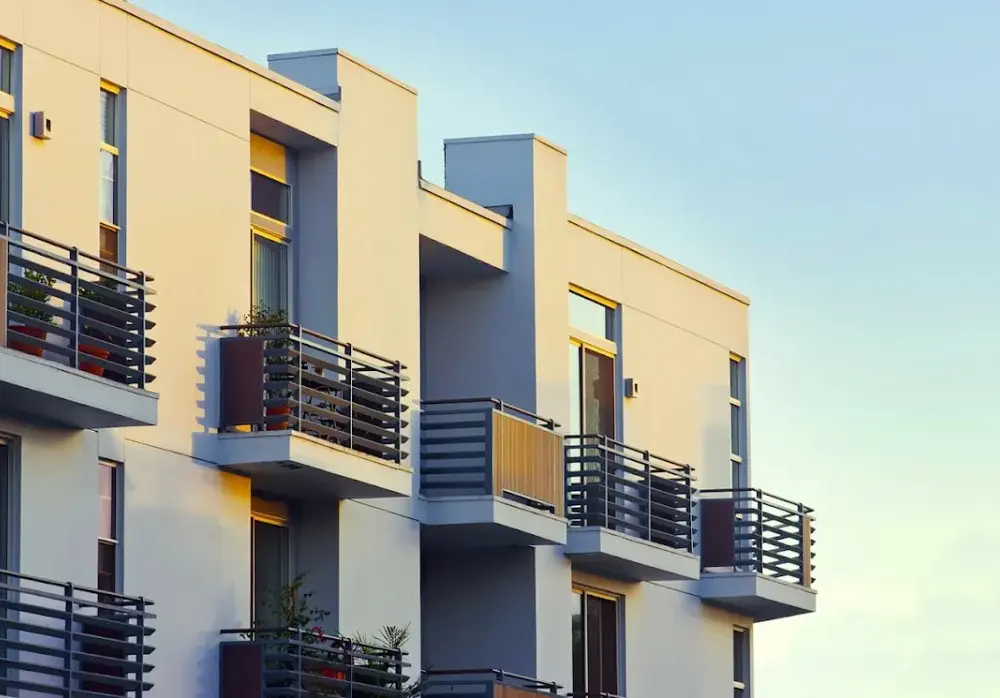 Ile kosztuje balustrada na balkon? Ceny i materiały, które zaskoczą