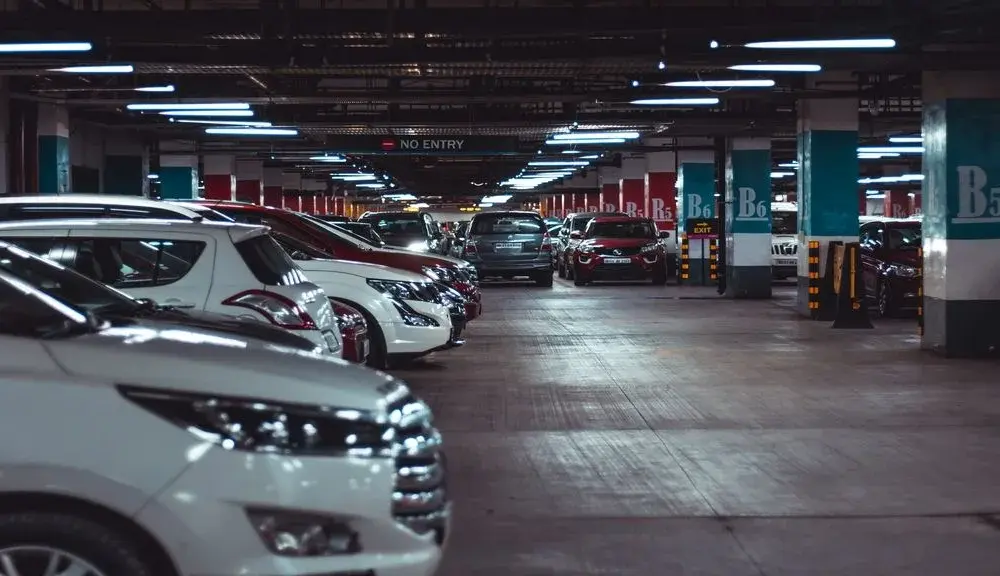 Ile kosztuje parking lotnisko Poznań? Cennik i porady dotyczące wyboru