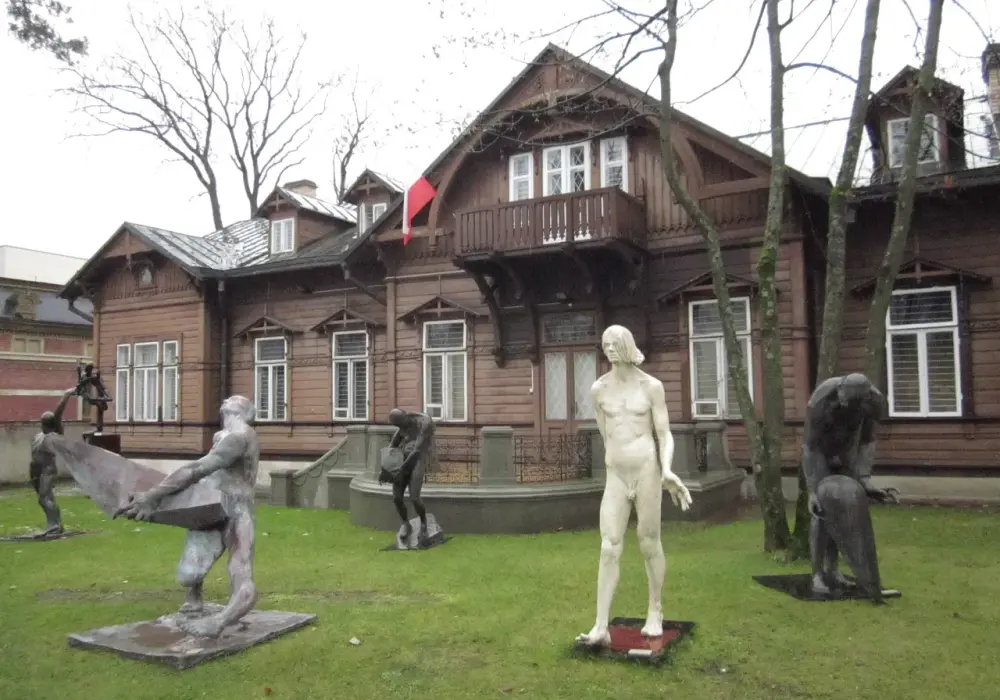 Muzeum rzeźby Alfonsa Karnego: Odkryj fascynujący świat sztuki