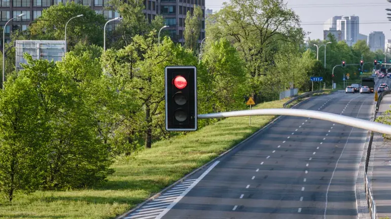 Czy można dostać mandat z kamery na skrzyżowaniu i jak go uniknąć?