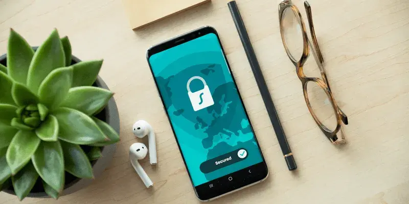 VPN w telefonie - co to jest i jak zwiększa Twoje bezpieczeństwo?