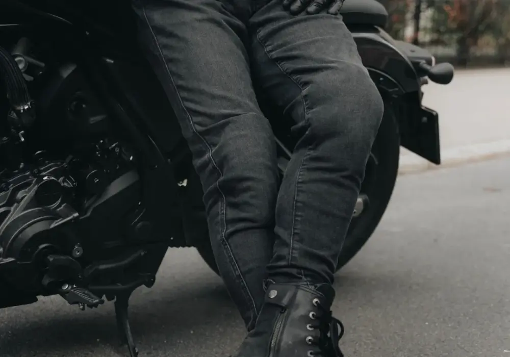Najlepsze jeansy motocyklowe: ochrona, wygoda i styl dla każdego motocyklisty