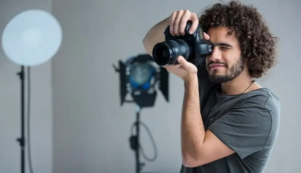 Czy warto zostać fotografem? Odkryj zalety i wyzwania tej kariery