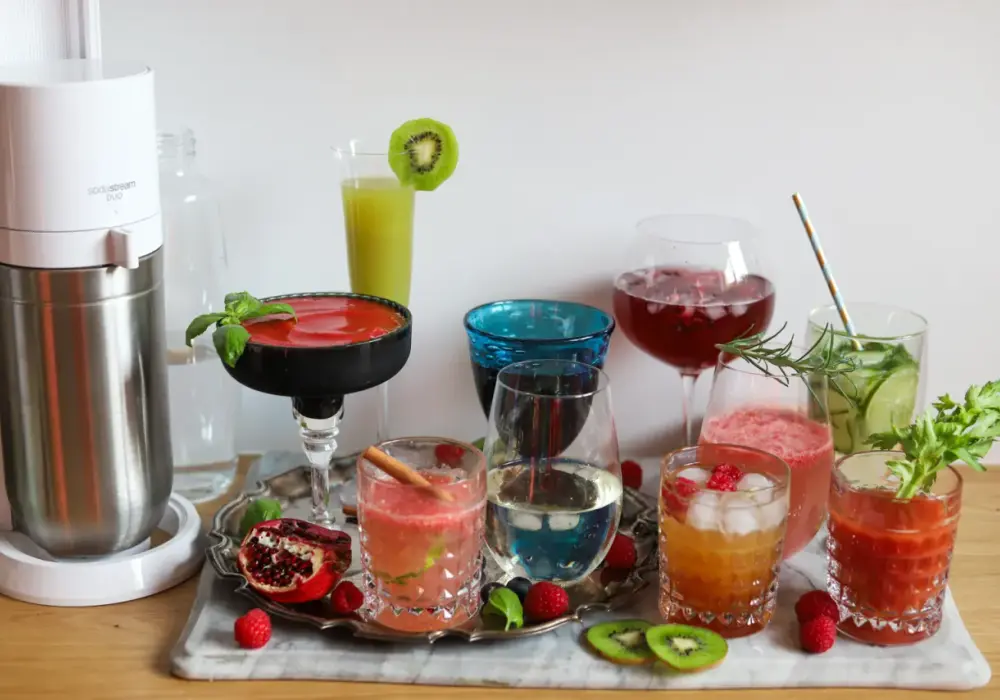 Najlepsze drinki z wodą gazowaną, które orzeźwią każdego dnia