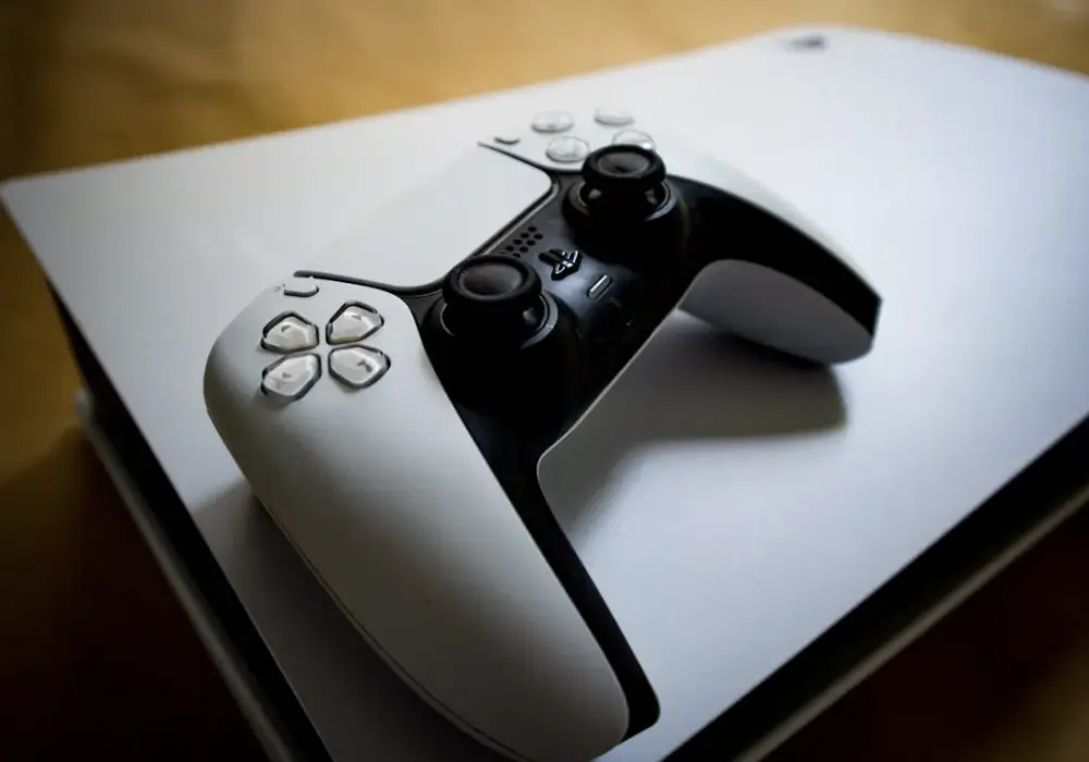 PS5 w 2025 roku – jak wycisnąć maksimum z konsoli? Poradnik dla graczy