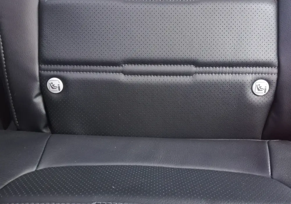 Honda Civic 8 ISOFIX: Bezpieczne mocowanie fotelika dziecięcego