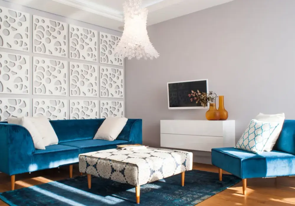 Inspirujące sposoby na ozdobienie ścian w salonie: 10 modnych idei