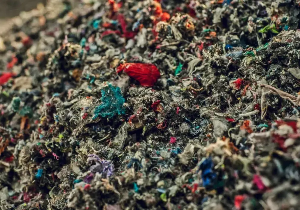 Recykling tekstyliów – nie tylko moda, ale i obowiązek. Jak się przygotować?