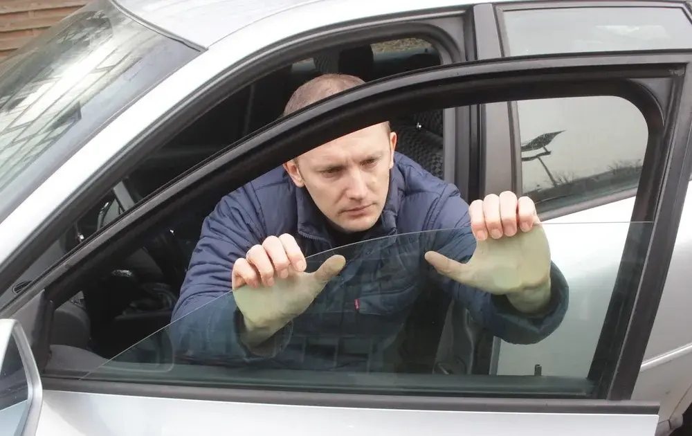 Jak podnieść szybę elektryczną w samochodzie - sprawdzone metody naprawy